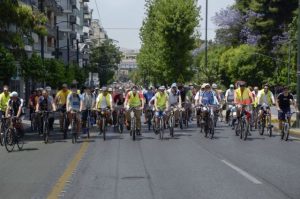 bicycle-protest-ride-in-athens